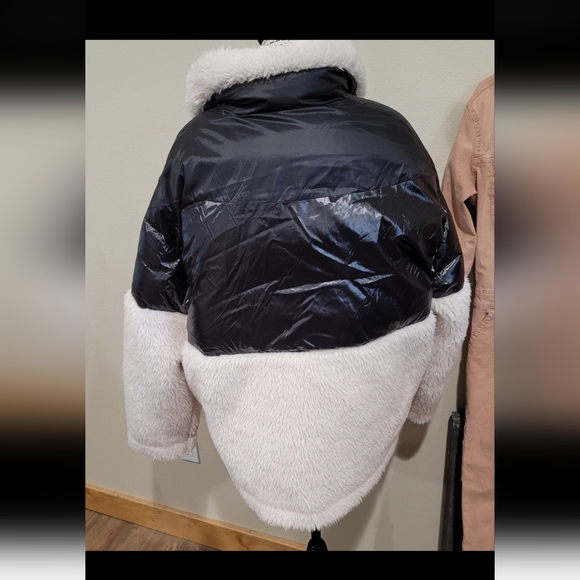 N + Loey Paris  Womens SZ 38 US SZ 8. Black and White Contrast-panel funnel-neck - Picture 4 of 12